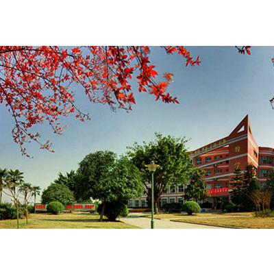 四川大学附设华西卫生学校学费多少-学费贵吗